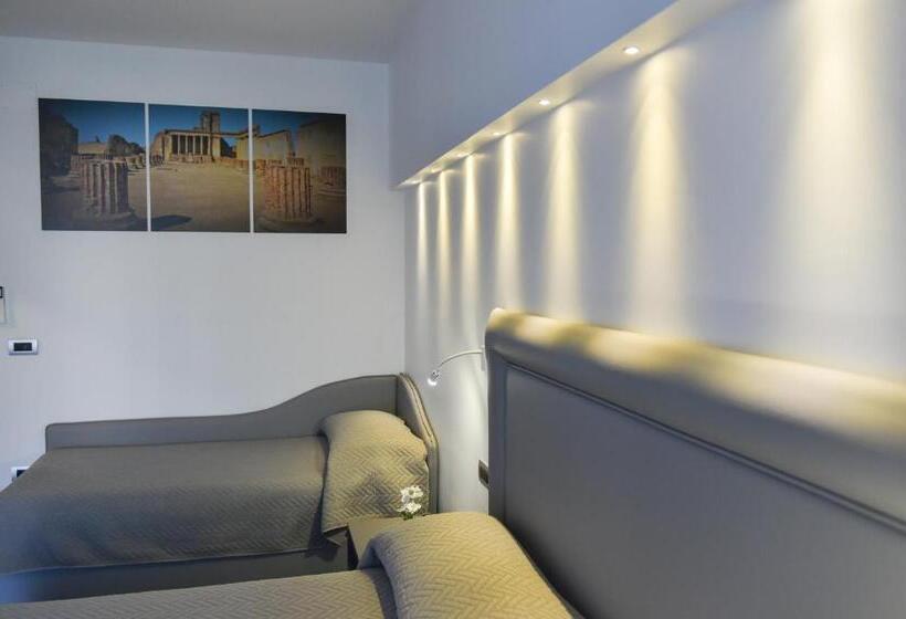 اتاق استاندارد چهارنفره با بالکن, Pompei Inn Ruins B&b Luxury Suite