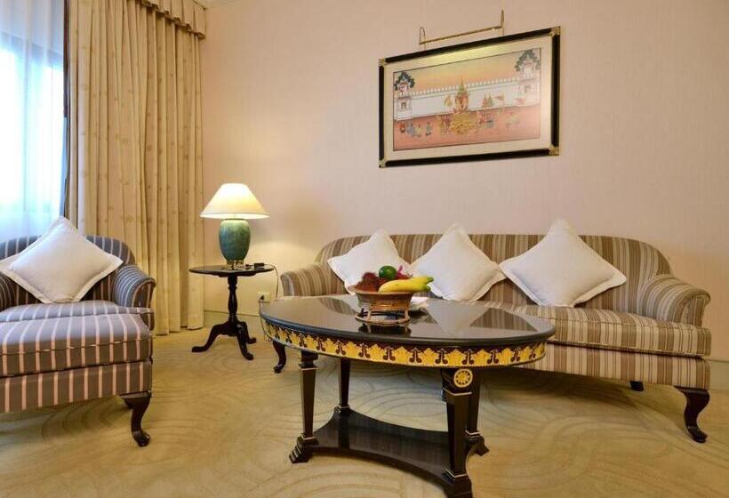 Suite Deluxe, Evergreen Laurel Hotel Bangkok