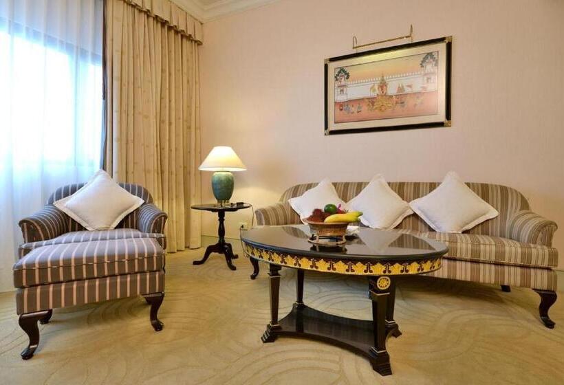 Suite Deluxe, Evergreen Laurel Hotel Bangkok