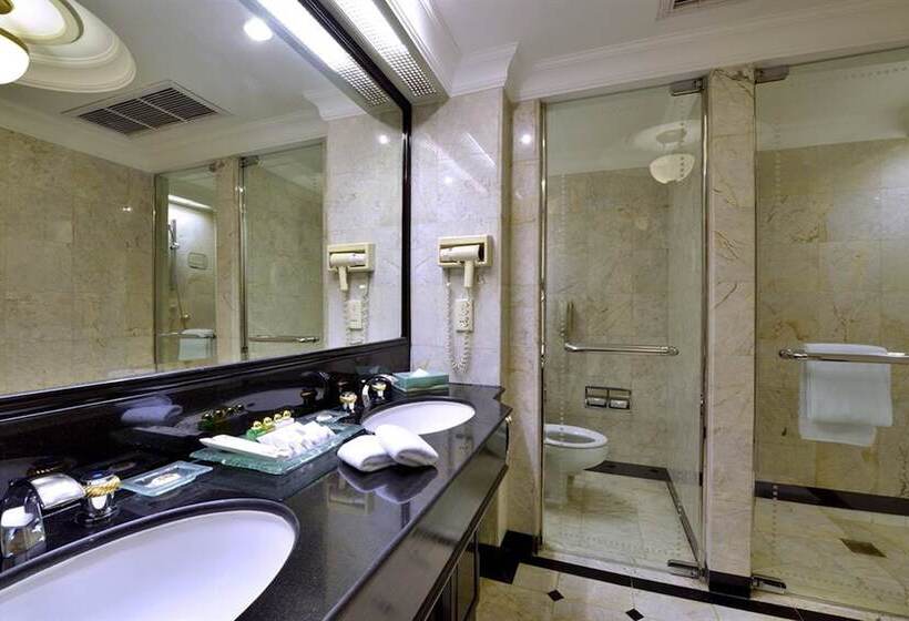 Suite Deluxe, Evergreen Laurel Hotel Bangkok