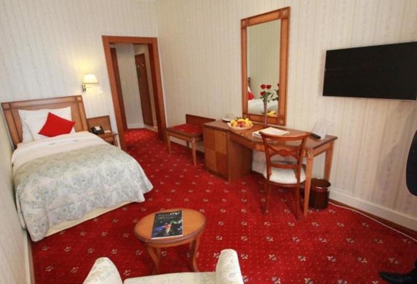 اتاق سوپریور یک تخته, Golf Hotel René Capt