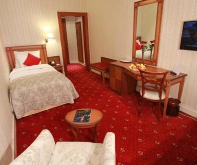 اتاق سوپریور یک تخته, Golf Hotel René Capt