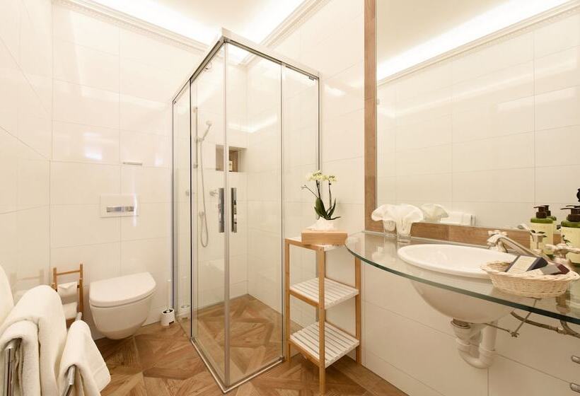 اتاق سوپریور با چشم‌انداز شهر, Golf Hotel René Capt