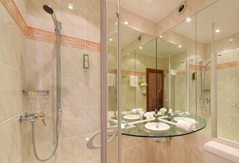 اتاق سوپریور سه تخته, Golf Hotel René Capt