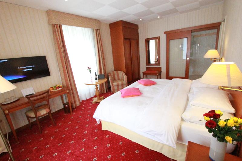 اتاق لوکس با چشم‌انداز دریاچه, Golf Hotel René Capt