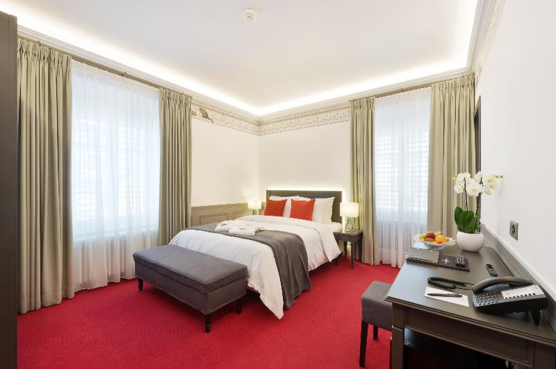 اتاق سوپریور با چشم‌انداز شهر, Golf Hotel René Capt