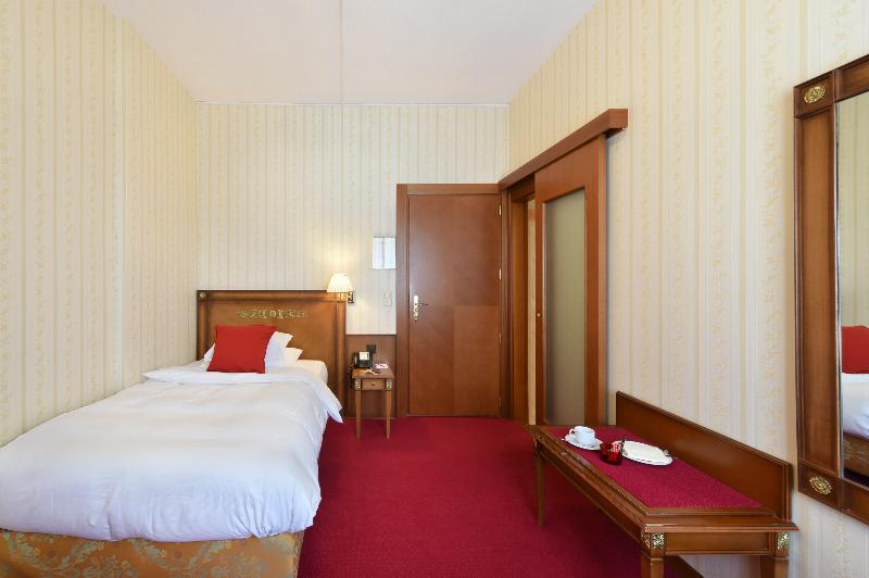 اتاق سوپریور یک تخته, Golf Hotel René Capt