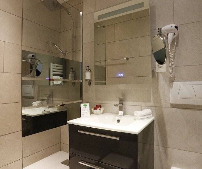 Standard Single Room, Montbrillant