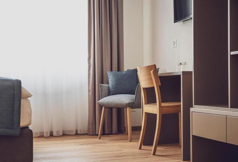 سوییت خانوادگی, Strela By Mountain Hotels