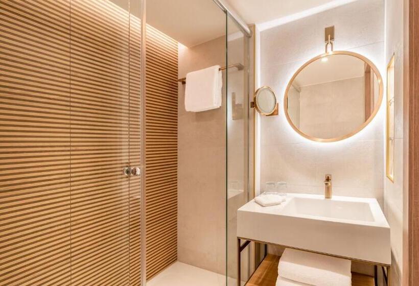 带大床的高级房间, Zurich Marriott