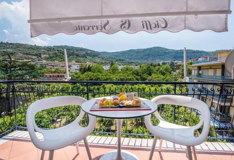 اتاق سوپریور سه تخته, Cioffi Sorrento Rooms
