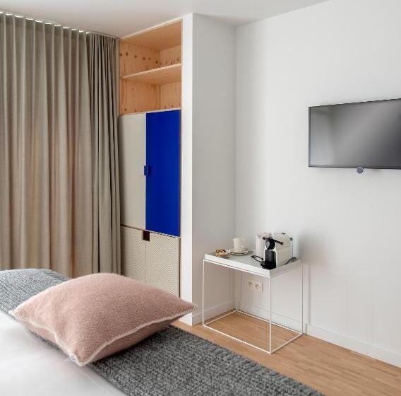 패밀리 룸, B&b Baz