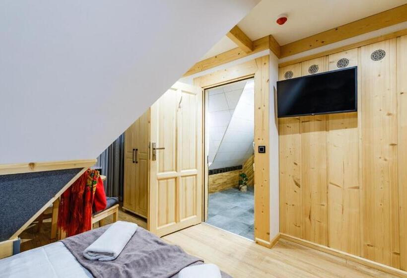 Quarto Standard Teto Inclinado, Willa U Gałów