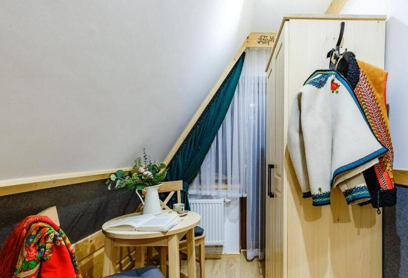 Habitaci�n Est�ndar Abuhardillada, Willa U Gałów
