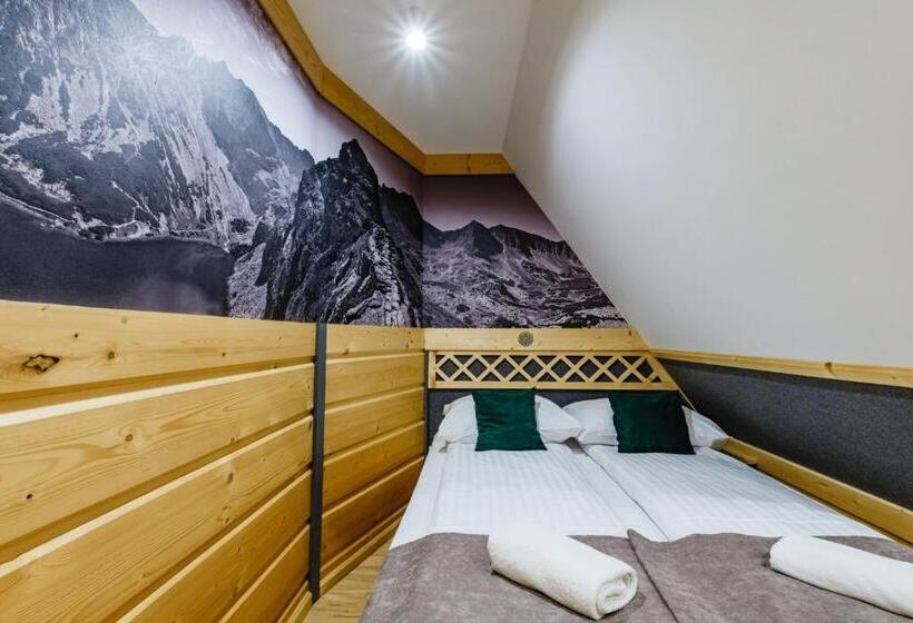 Quarto Standard Teto Inclinado, Willa U Gałów
