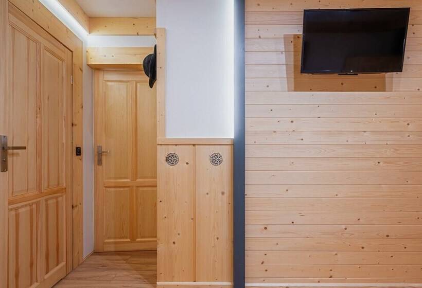 Quarto Triplo Deluxe, Willa U Gałów
