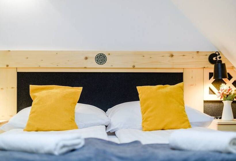 Quarto Triplo Deluxe, Willa U Gałów