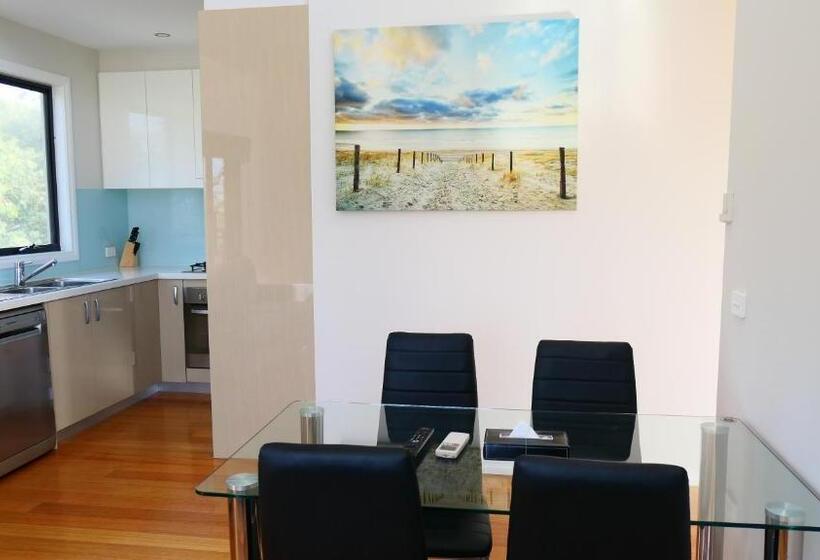 2 Bedroom Deluxe Apartment Sea View, Apollo Bay Seal Apartments