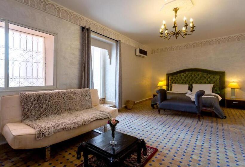 سوئیت پرزیدنت, Villa Ayche
