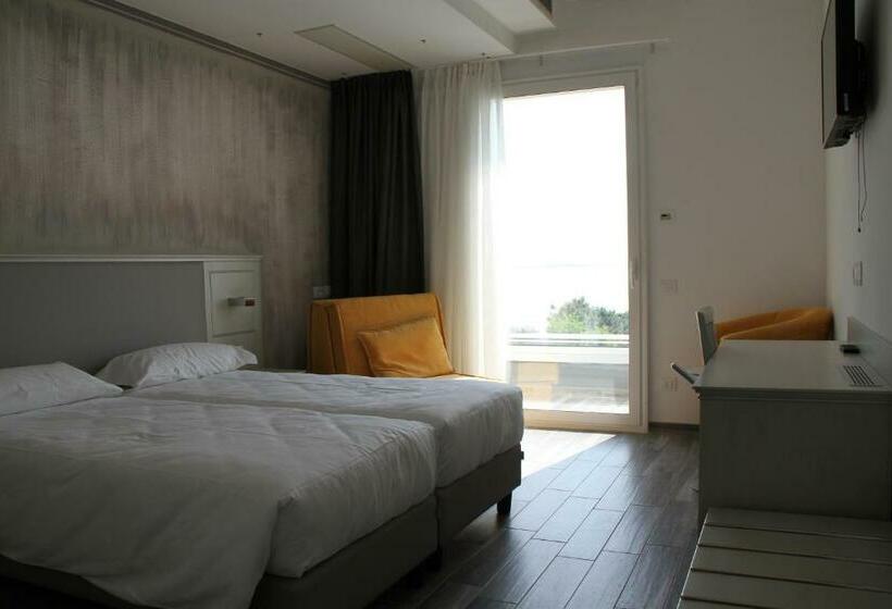 Номер Стандарт Трехместный, Villa Paradiso Suite