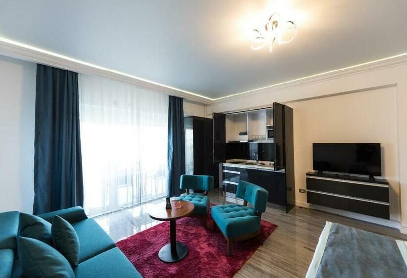 استودیوی استاندارد, Mamaia White Tower