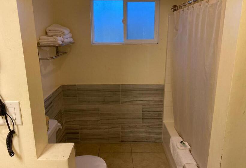 Standard Room King Size Bed, 777 Motor Inn