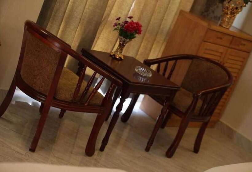 스탠다드 룸 킹사이즈 침대, Grand Cascade Chennai
