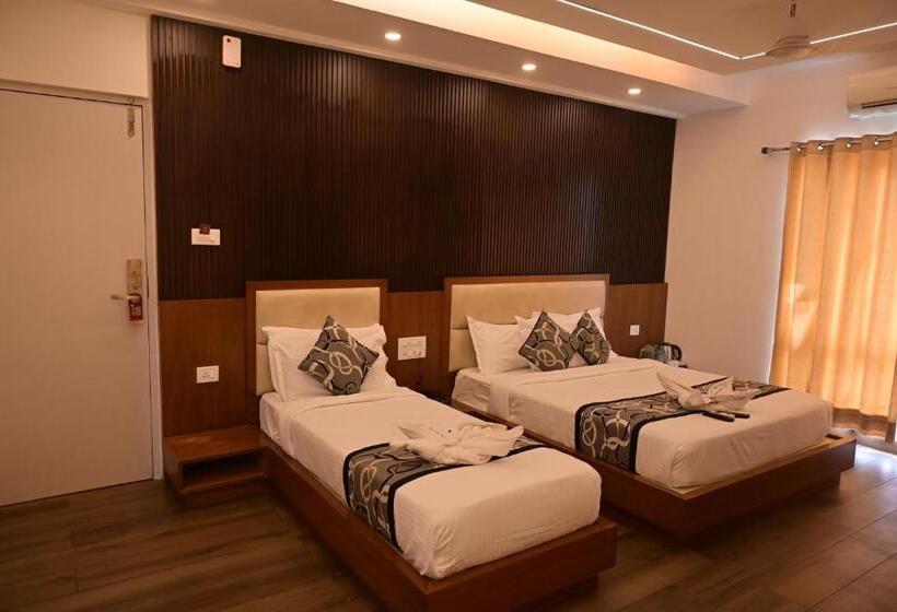 스탠다드 룸 킹사이즈 침대, Grand Cascade Chennai