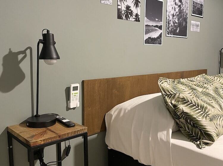 سوییت سوپریور, A Coroa Hostel & Suites