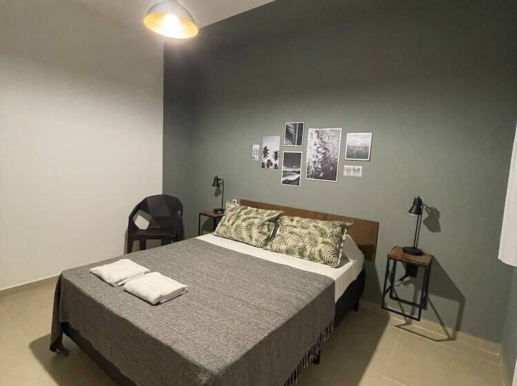 سوییت سوپریور, A Coroa Hostel & Suites
