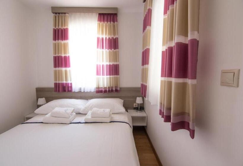 آپارتمان 1 خوابه با بالکن و چشم‌انداز دریا, Villa Novak
