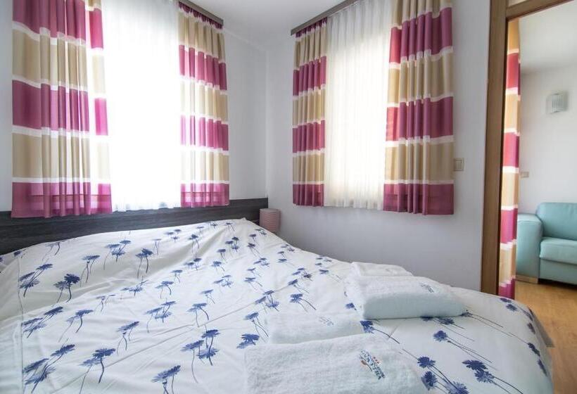 آپارتمان 1 خوابه با بالکن و چشم‌انداز دریا, Villa Novak