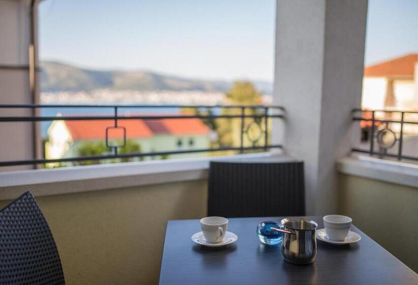 آپارتمان 1 خوابه با بالکن و چشم‌انداز دریا, Villa Novak