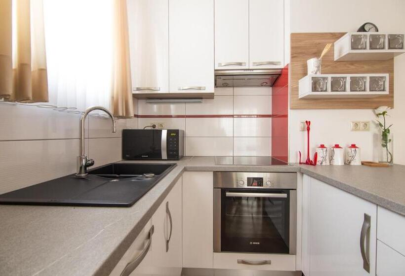 آپارتمان 1 خوابه با بالکن, Villa Novak