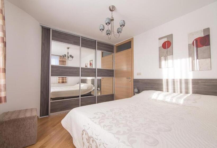آپارتمان 1 خوابه با بالکن, Villa Novak