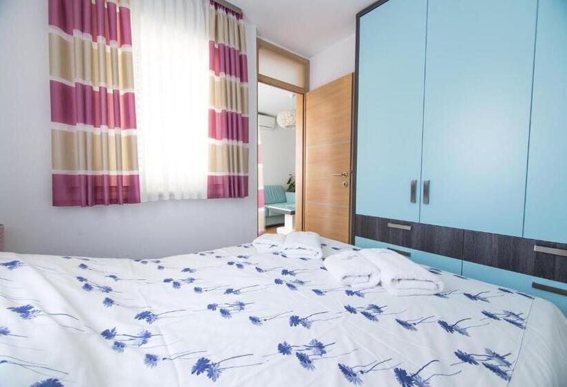 آپارتمان 1 خوابه با بالکن و چشم‌انداز دریا, Villa Novak