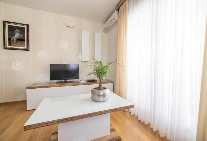 آپارتمان 1 خوابه با بالکن, Villa Novak