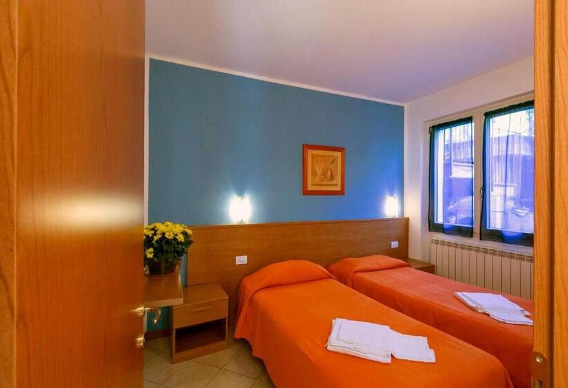 Апартаменты 4 Спальни, Residence La Collina
