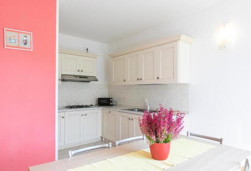 2 Bedroom Apartment with Views, Residence La Collina