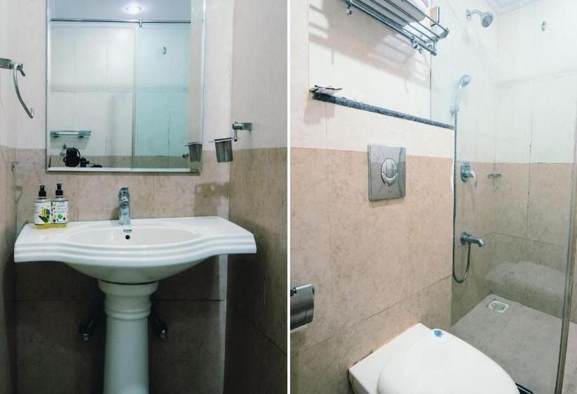 اتاق لوکس, Treebo Reveniir Resort