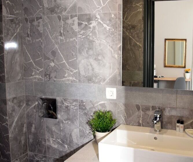Deluxe Suite, Mosaic