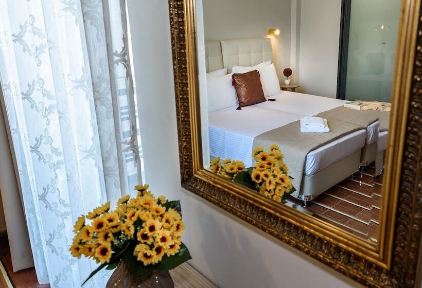 Deluxe Suite, Mosaic