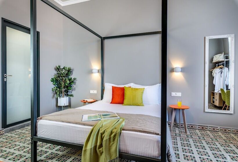 Deluxe Suite, Mosaic