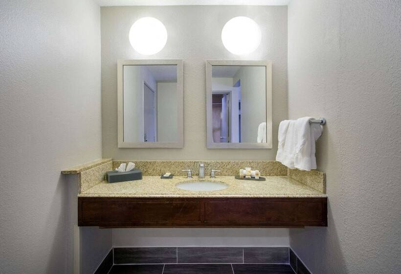 Люкс Повышенной Комфортности, La Quinta Inn By Wyndham Roanoke Salem