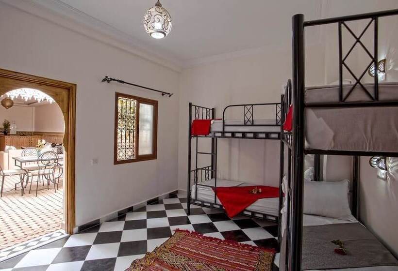 تختخواب در اتاق مشترک, Hostel Amour D Auberge