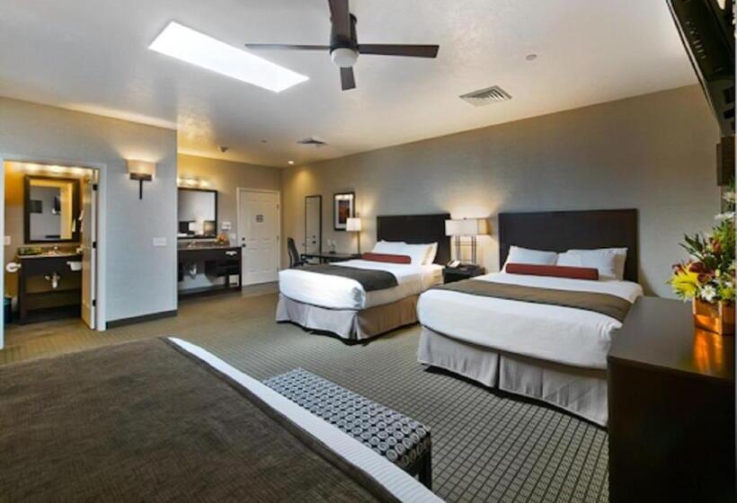 מיטת קינג בסוויטה, Best Western Plus Canyonlands Inn