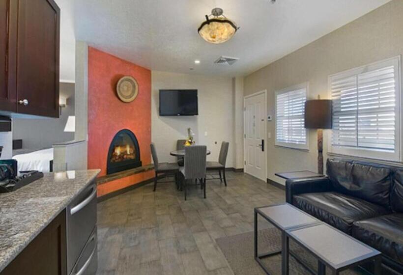 מיטת קינג בסוויטה, Best Western Plus Canyonlands Inn