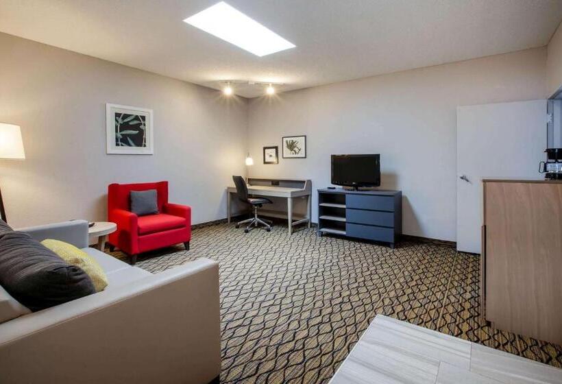 Люкс Повышенной Комфортности, Days Inn & Suites By Wyndham Rochester Hills Mi
