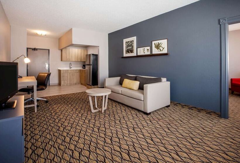 Люкс Повышенной Комфортности, Days Inn & Suites By Wyndham Rochester Hills Mi