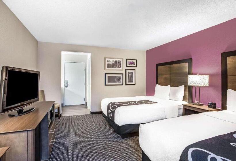 Номер Deluxe, La Quinta By Wyndham Hartford Bradley Airport